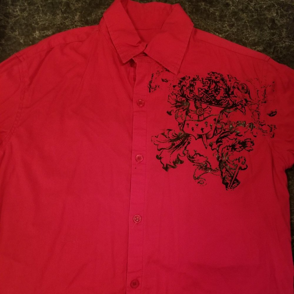 Medium 3/4 sleeve graphic button down shirt